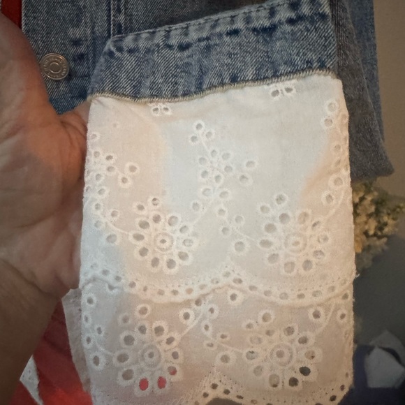 Denim Jacket with Lace Cotton Trim. Lion broach included. - Picture 13 of 14